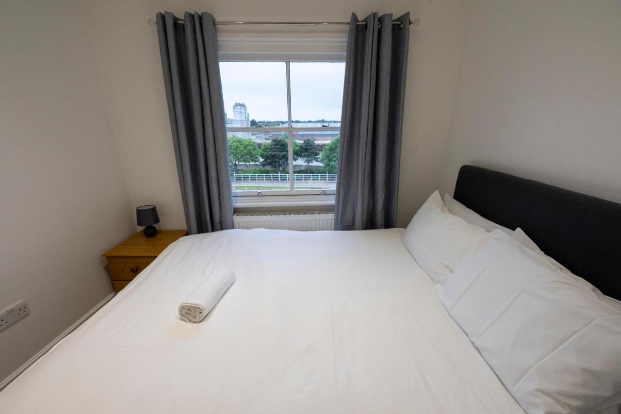 Entire Two Double Bedrooms Flat With River Yare View H6 Great Yarmouth Exterior photo